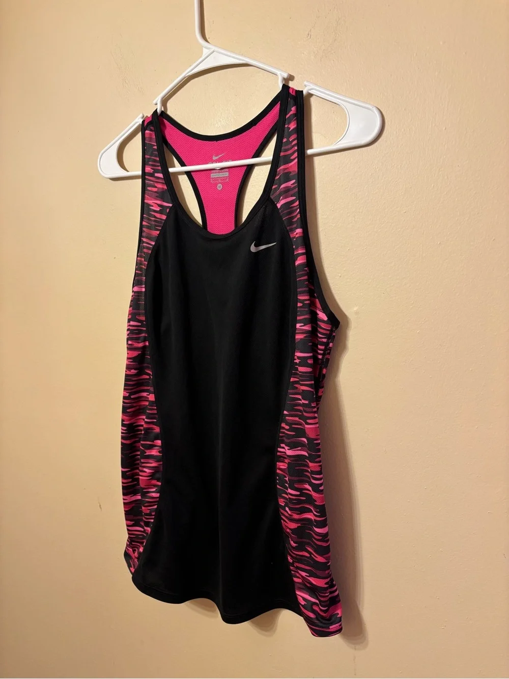 Nike Women's Black & Hot Pink Camp Racerback Performance Tank size M